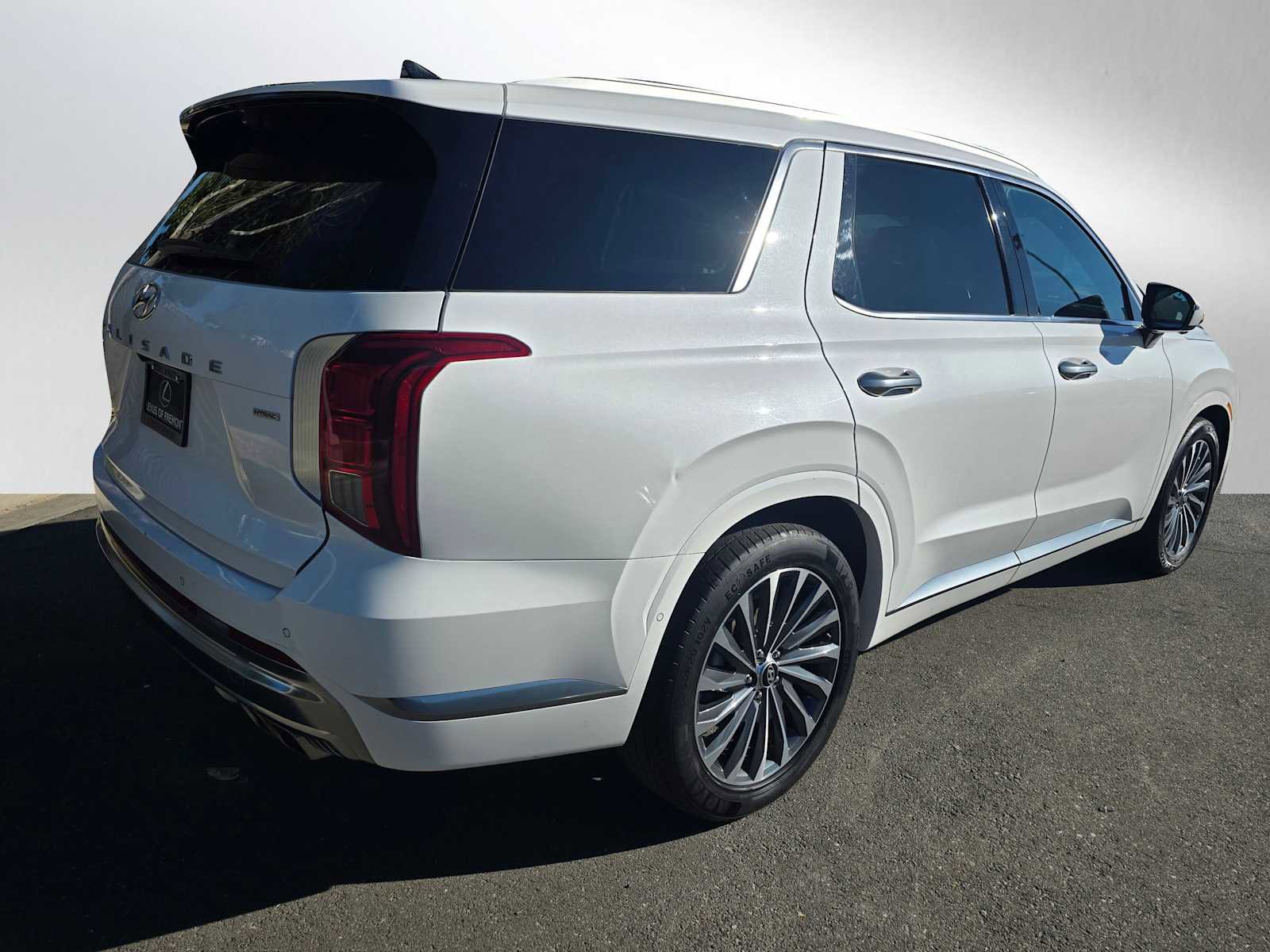 Used 2024 Hyundai Palisade Calligraphy image 3