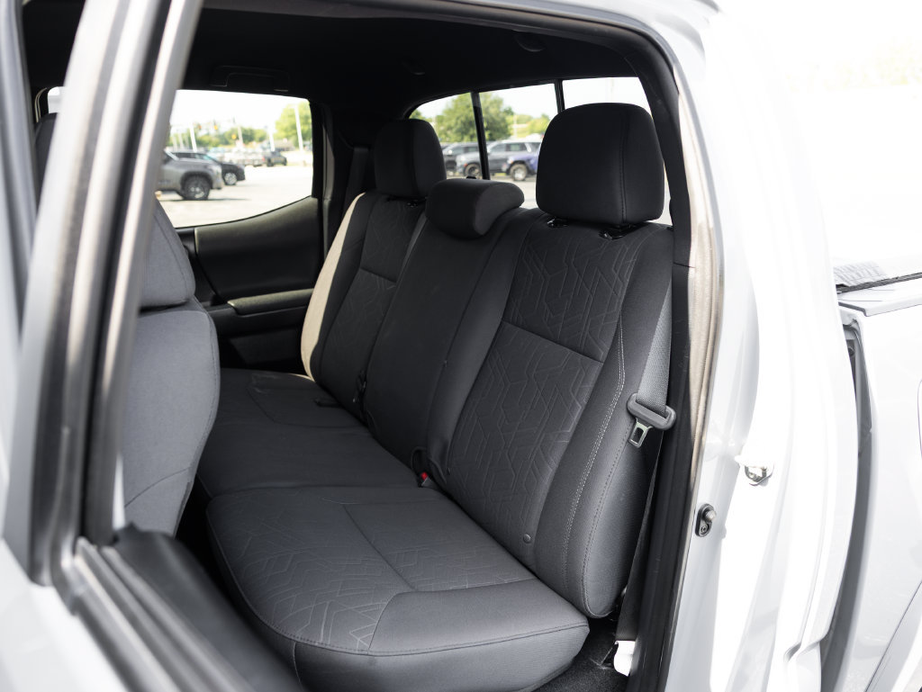 Used 2018 Toyota Tacoma TRD Sport AWD/4WD image 9