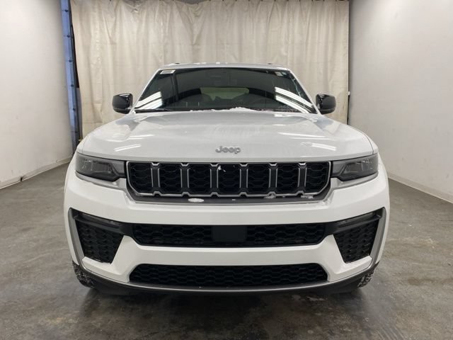 Used 2026 Jeep Grand Cherokee Limited AWD/4WD image 2
