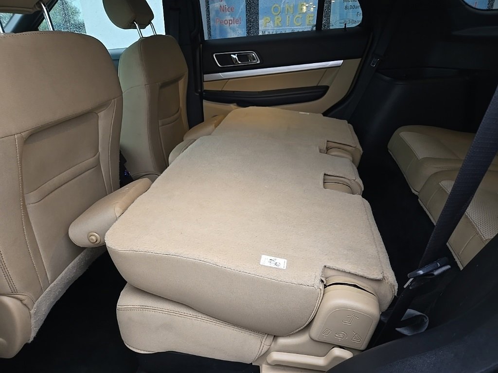 Used 2017 Ford Explorer XLT image 85