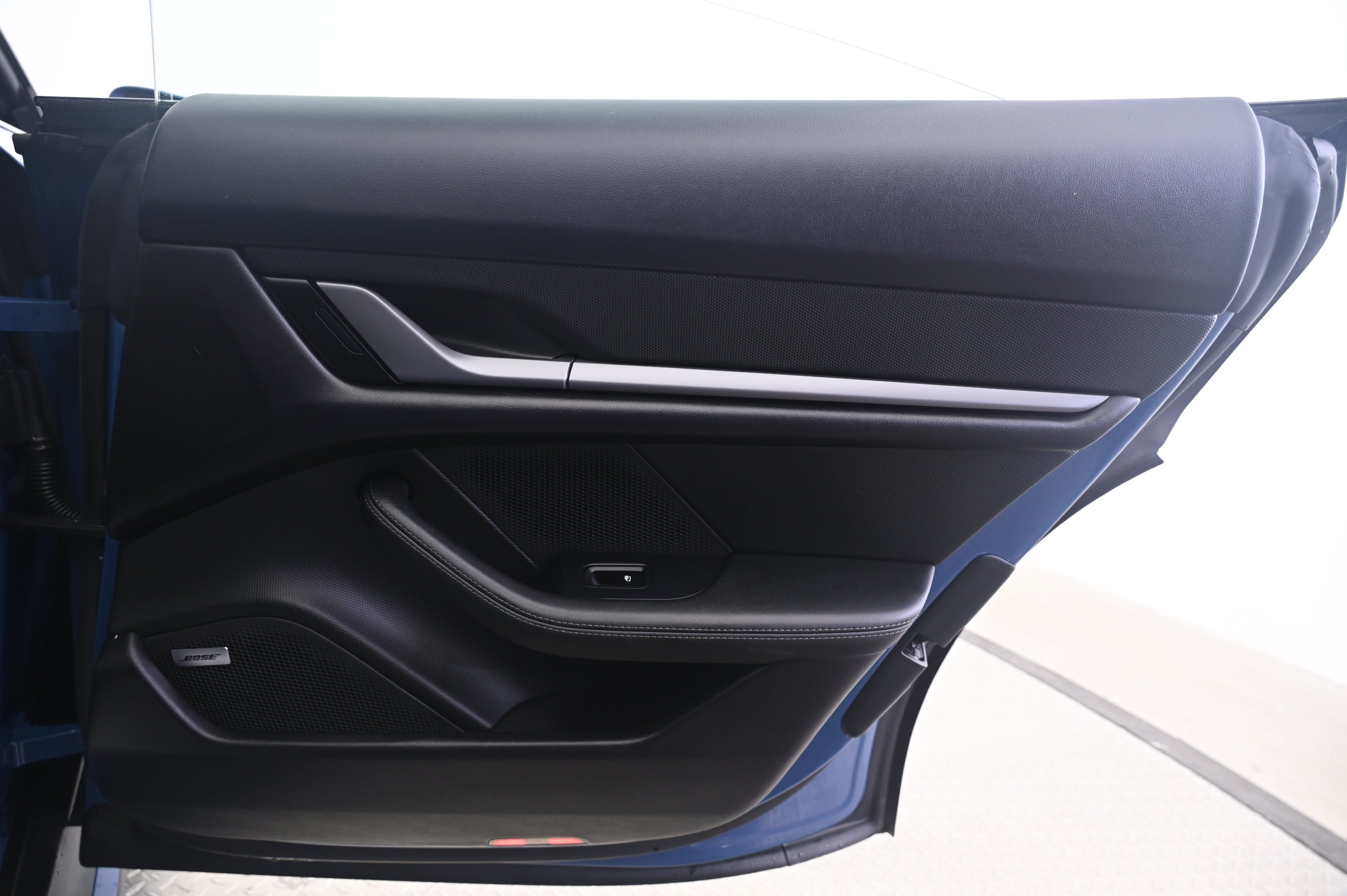 Certified 2025 Porsche Taycan 4S AWD/4WD image 17