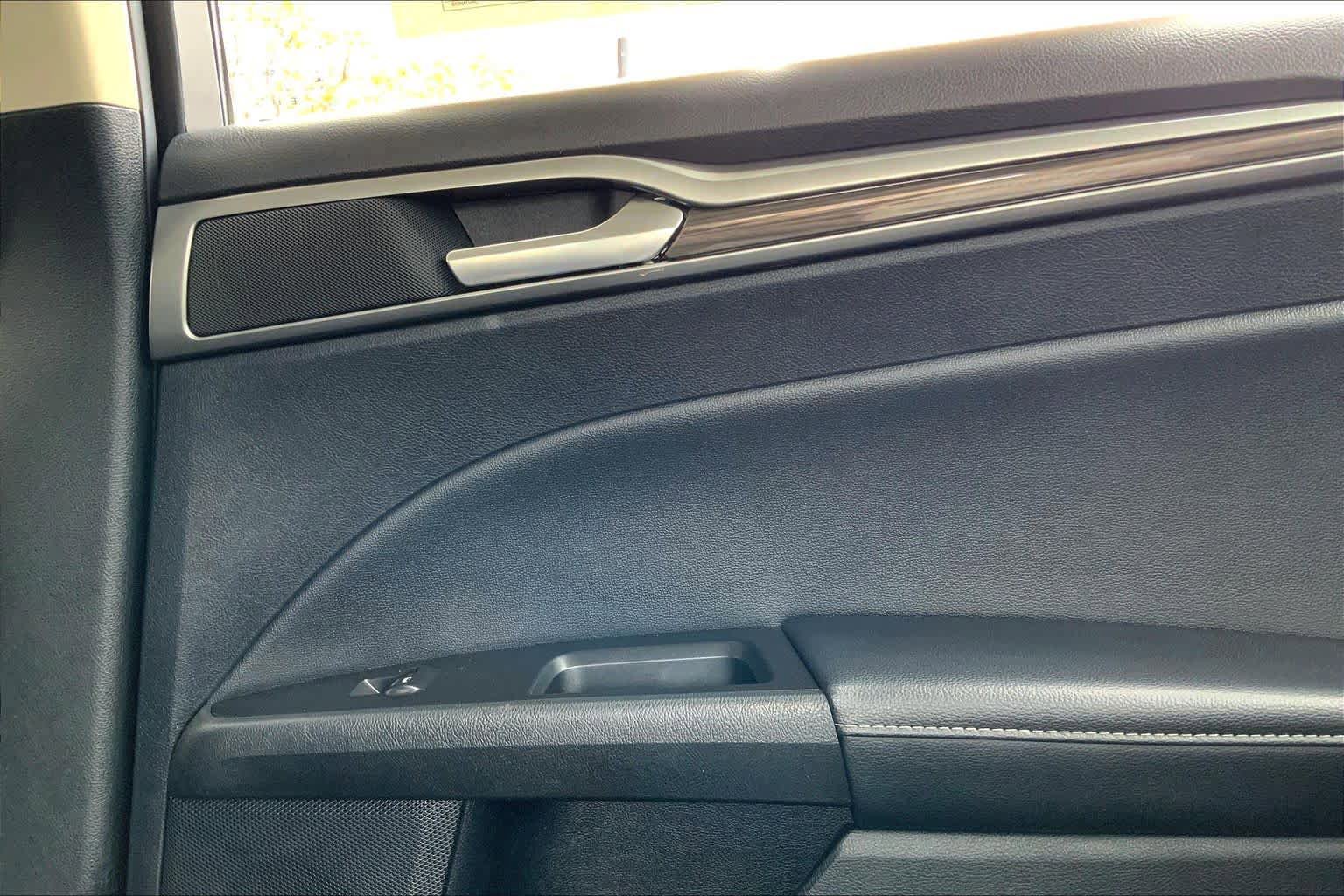 Used 2020 Ford Fusion SEL FWD image 36