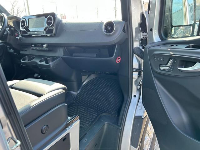 Used 2024 Mercedes-Benz Sprinter 2500 image 28