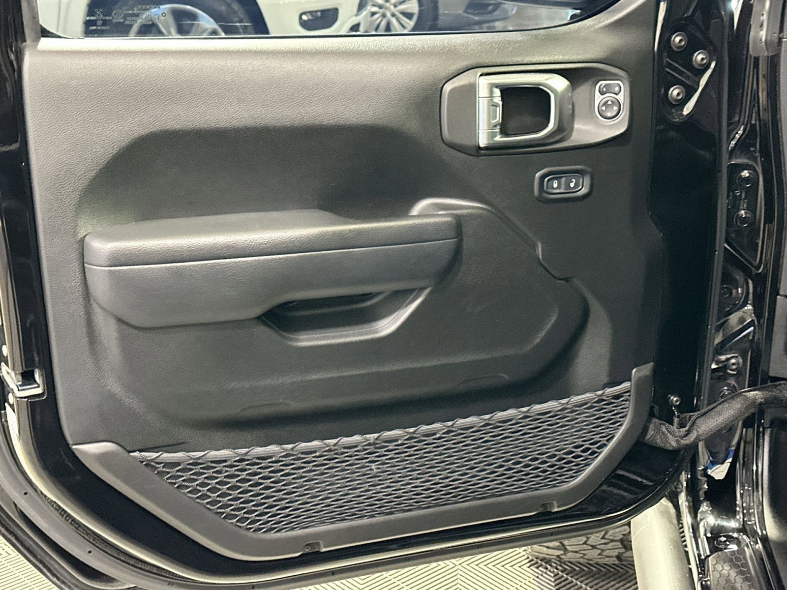 Used 2022 Jeep Wrangler Sport S image 15