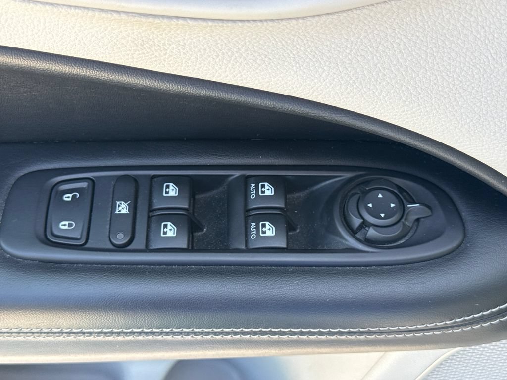 Used 2020 Jeep Compass Latitude w/ Popular Equipment Group FWD image 14