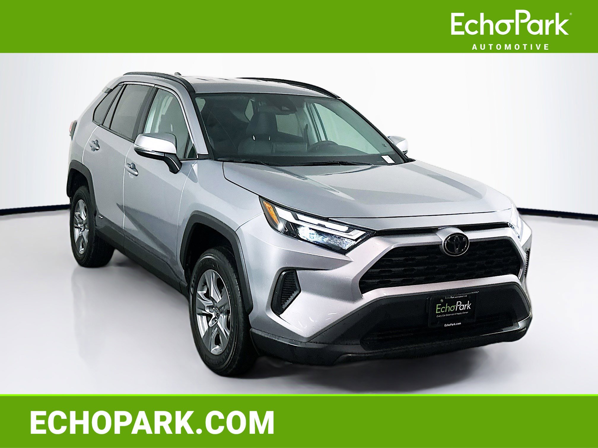 Used 2025 Toyota RAV4 XLE AWD/4WD image 1