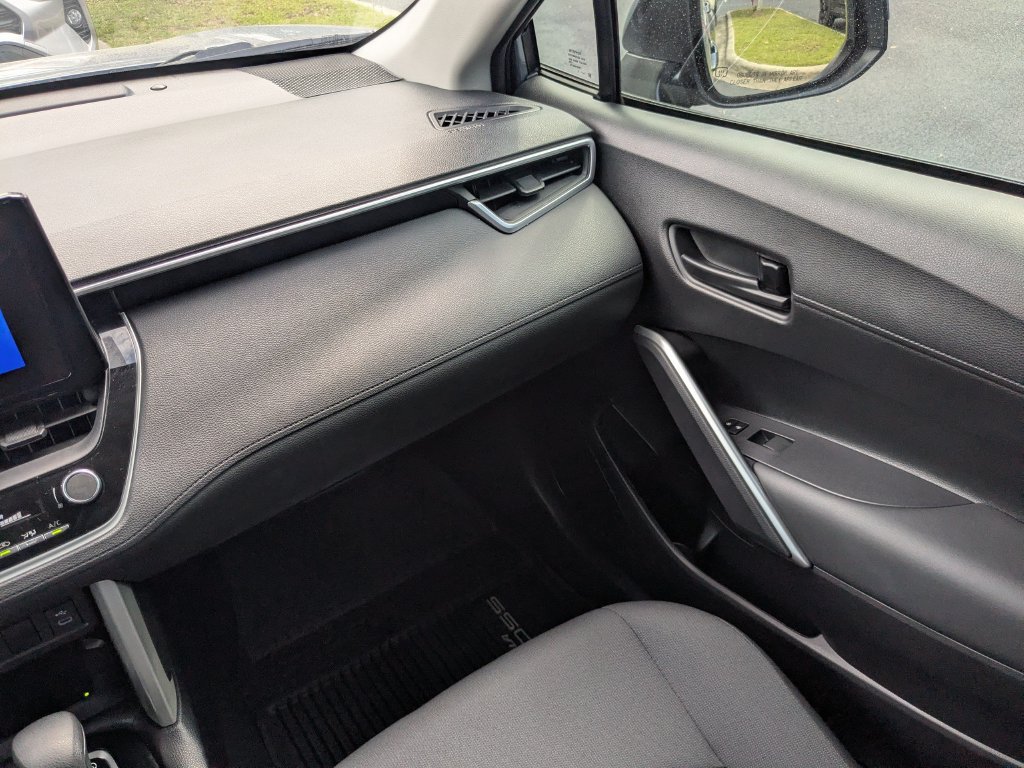 Used 2024 Toyota Corolla Cross LE AWD/4WD image 39