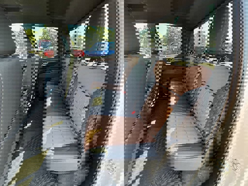 Certified 2023 Chevrolet Silverado 1500 High Country w/ Technology Package image 17