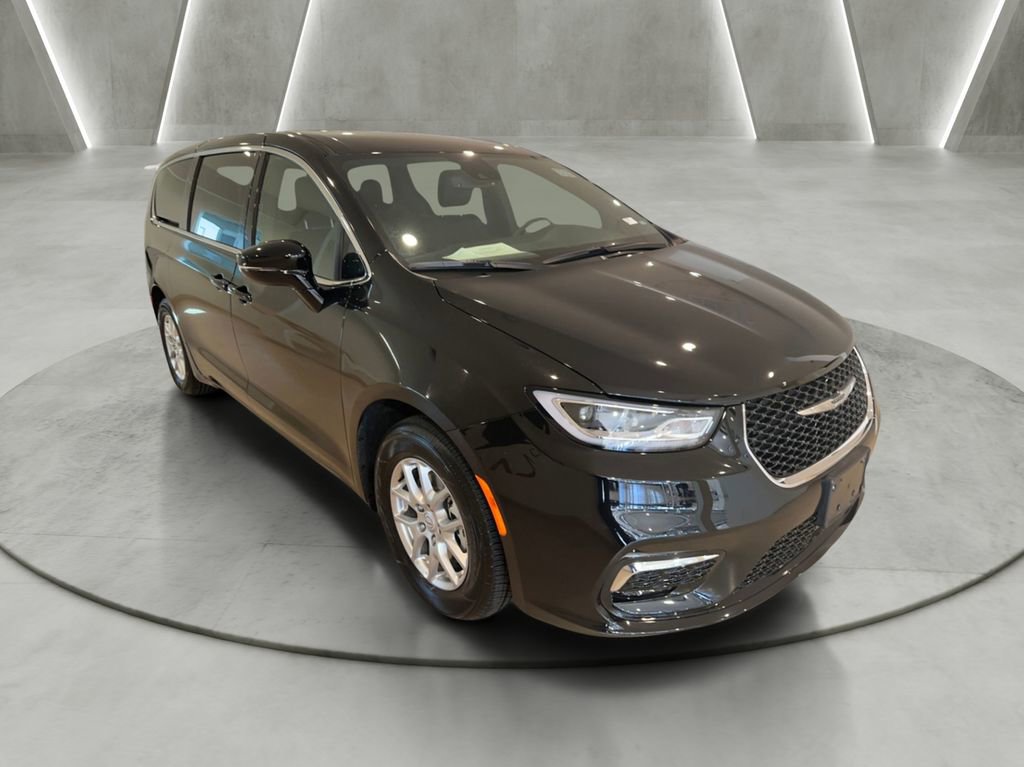 Used 2026 Chrysler Pacifica Select FWD image 6
