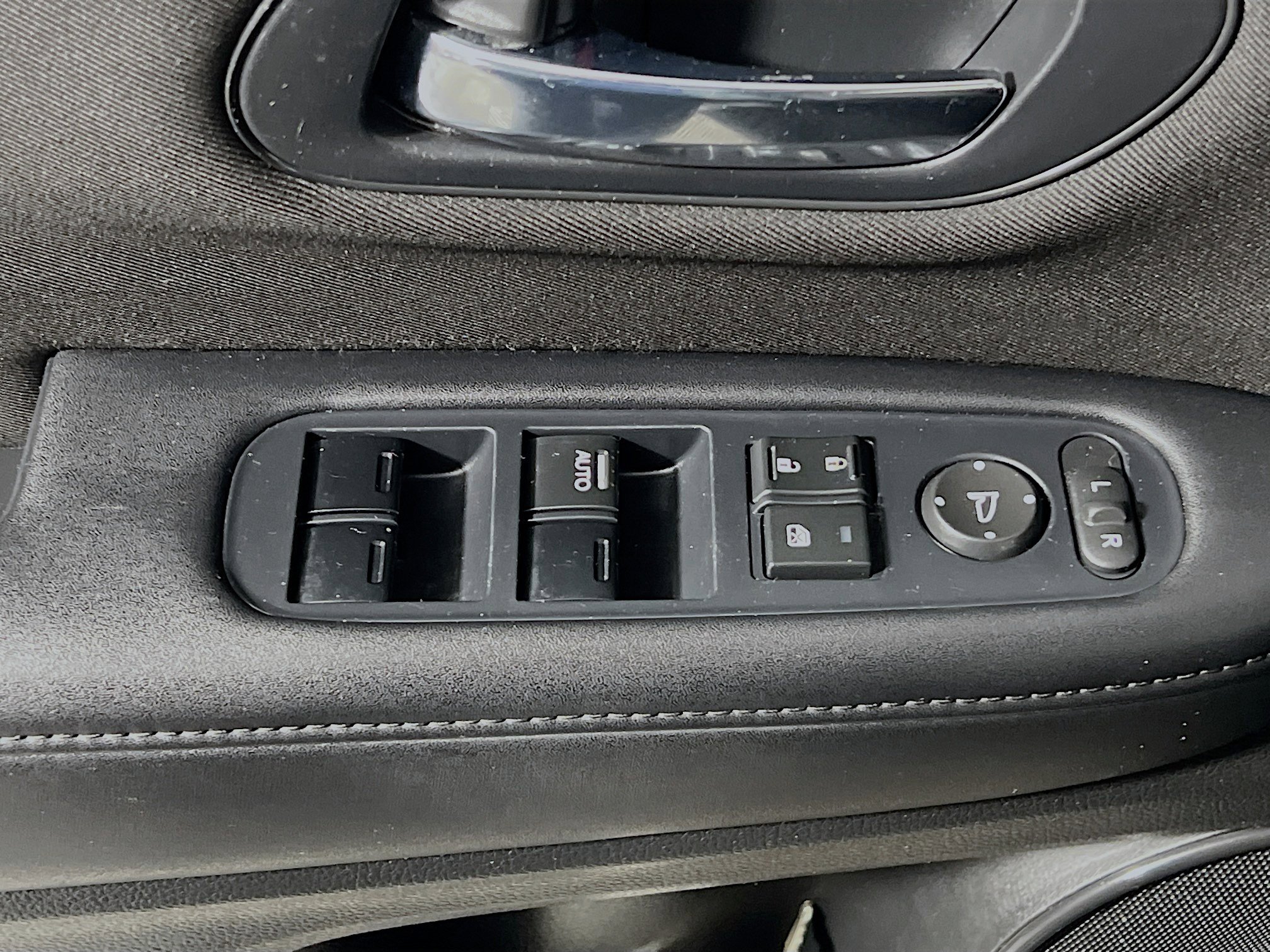 Used 2016 Honda HR-V LX image 17