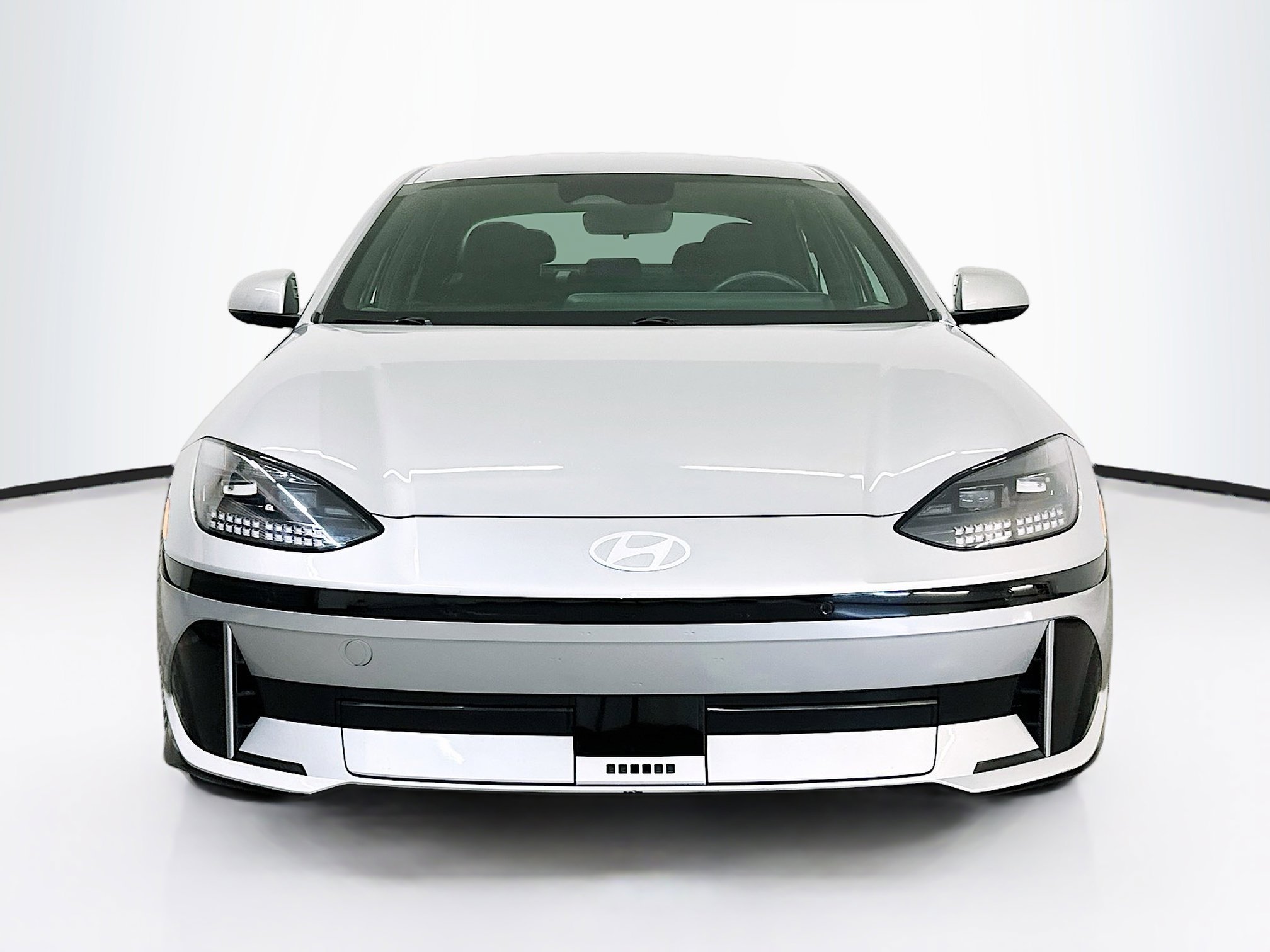 Used 2024 Hyundai Ioniq 6 SE image 2