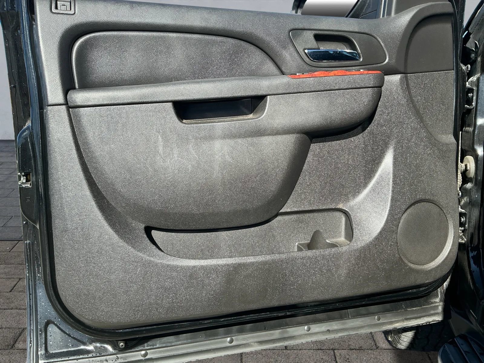 Used 2012 Chevrolet Avalanche LS image 9