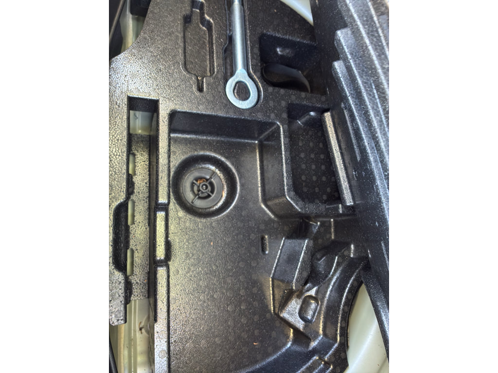 Used 2023 Chevrolet Bolt LT FWD image 45