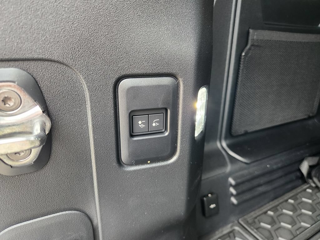 New 2026 Land Rover Defender 110 X-Dynamic SE AWD/4WD image 15