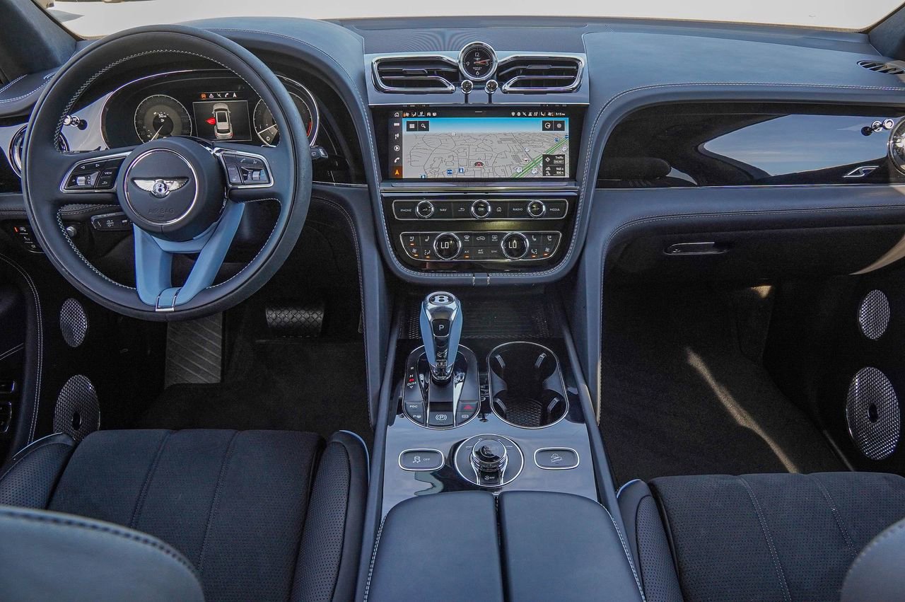 Used 2023 Bentley Bentayga image 37