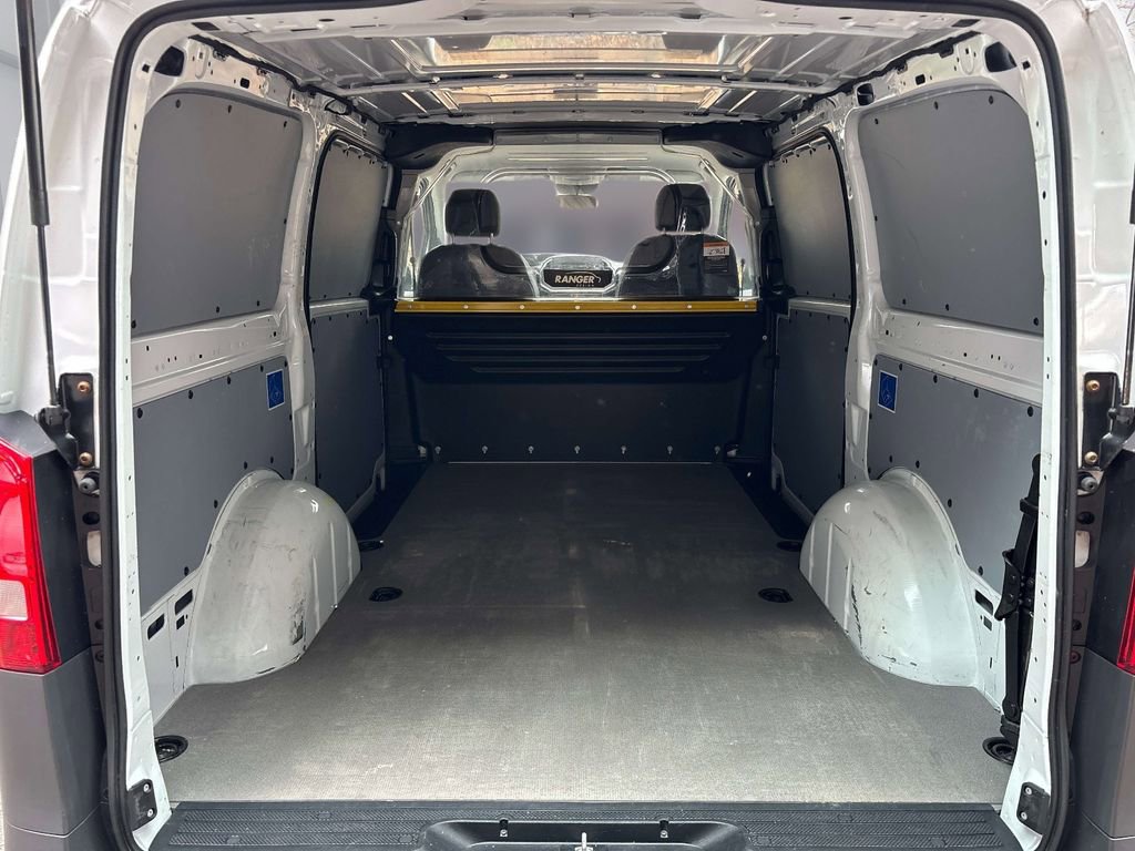 Used 2021 Mercedes-Benz Metris image 13