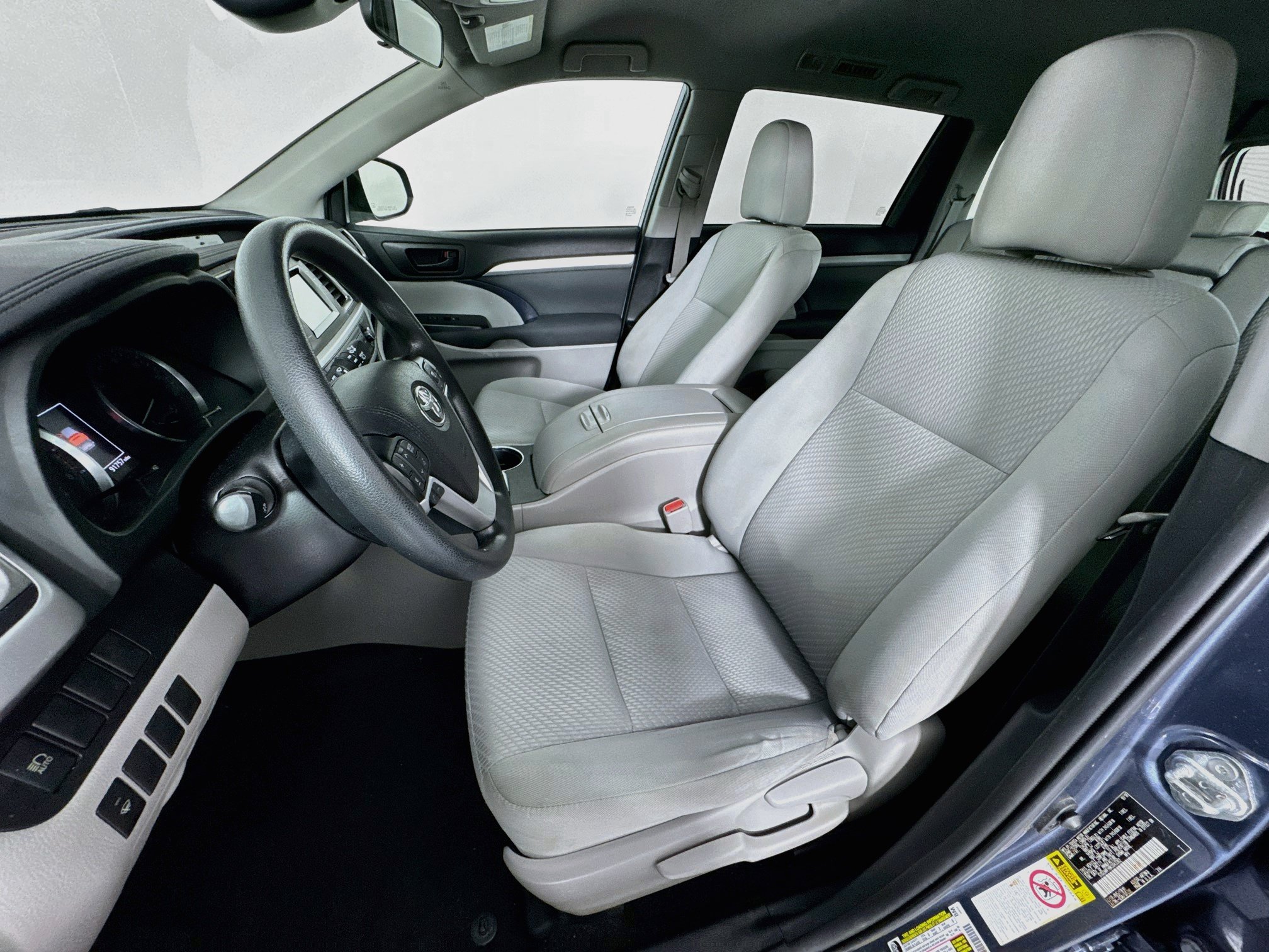 Used 2019 Toyota Highlander LE FWD image 19