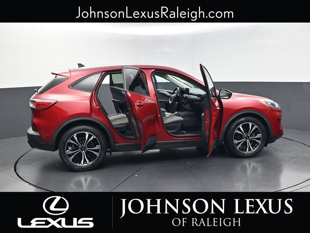 Used 2021 Ford Escape SE w/ SE Sport Appearance Package FWD image 32