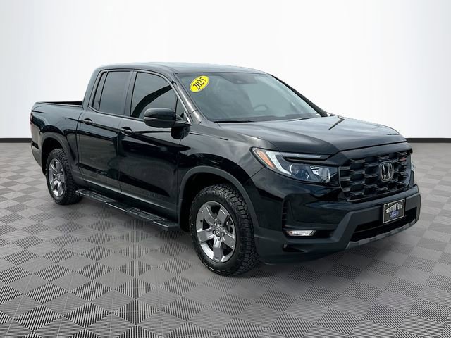 Used 2025 Honda Ridgeline TrailSport image 3