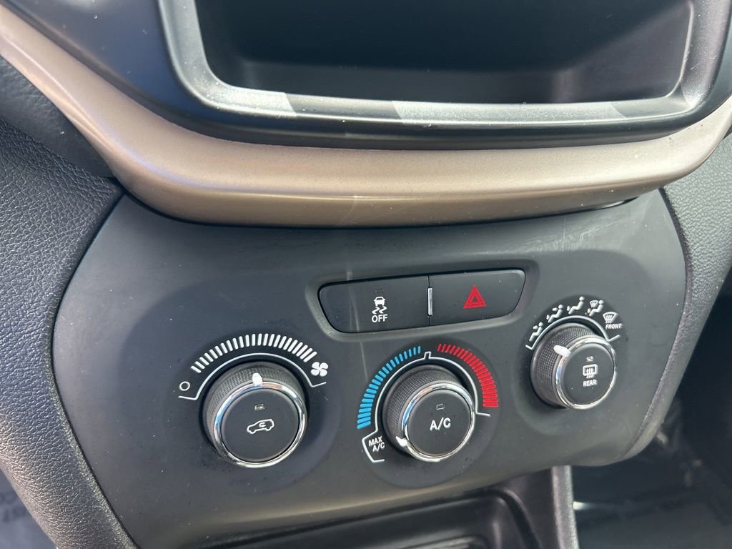 Used 2018 Jeep Cherokee Latitude image 36