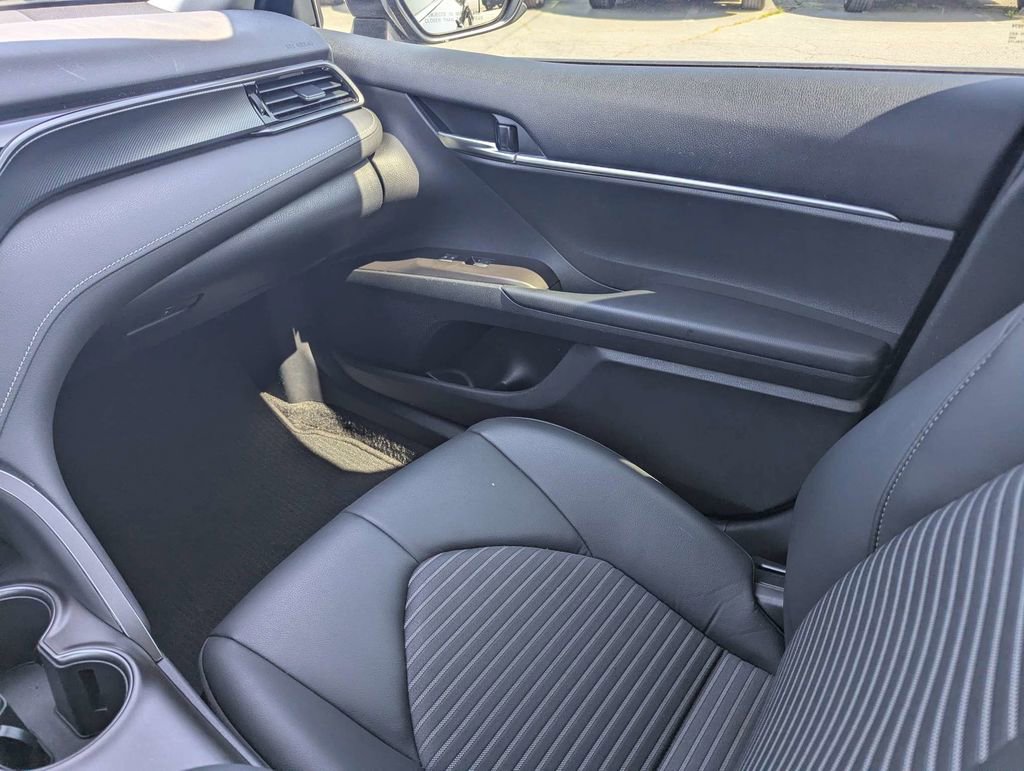 Used 2021 Toyota Camry SE image 16
