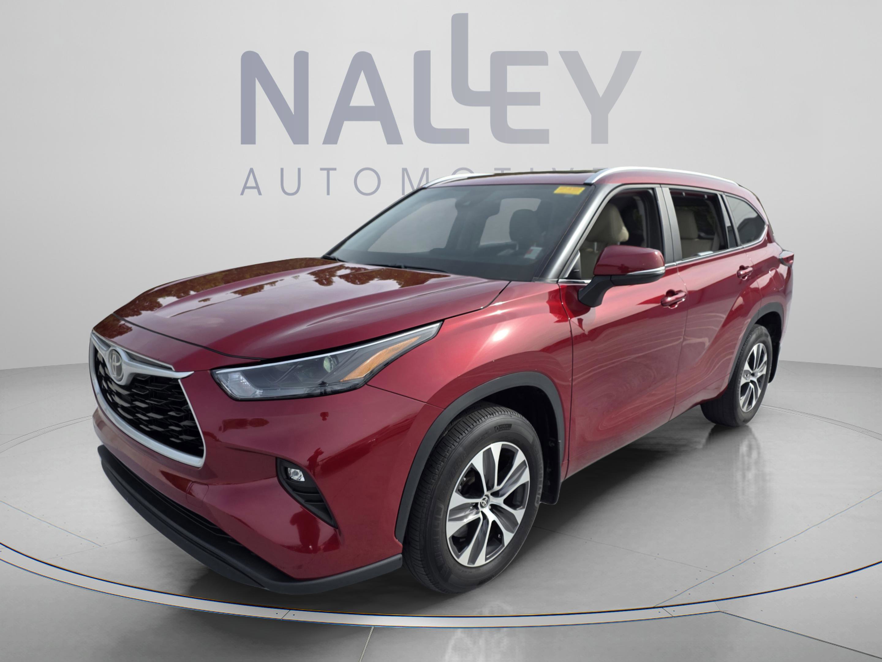 Used 2023 Toyota Highlander XLE image 1