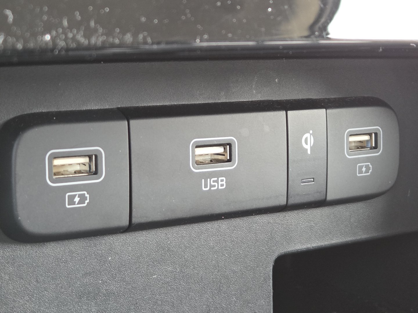 Used 2024 Kia Carnival EX FWD image 28