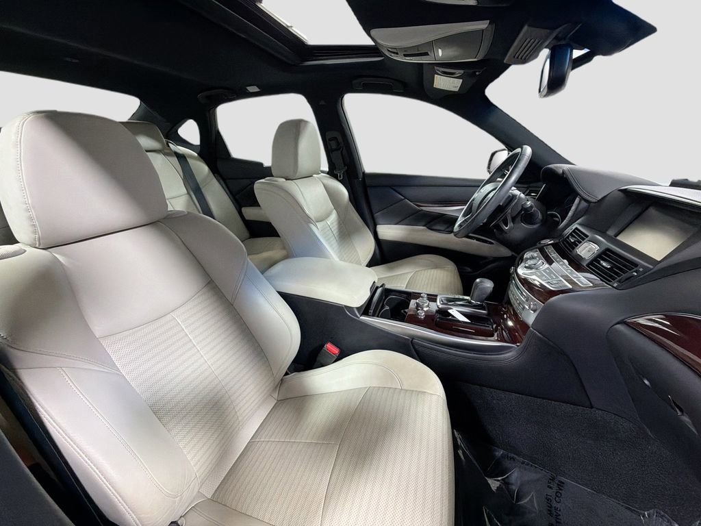 Used 2016 INFINITI Q70 3.7 w/ Technology Package AWD/4WD image 31