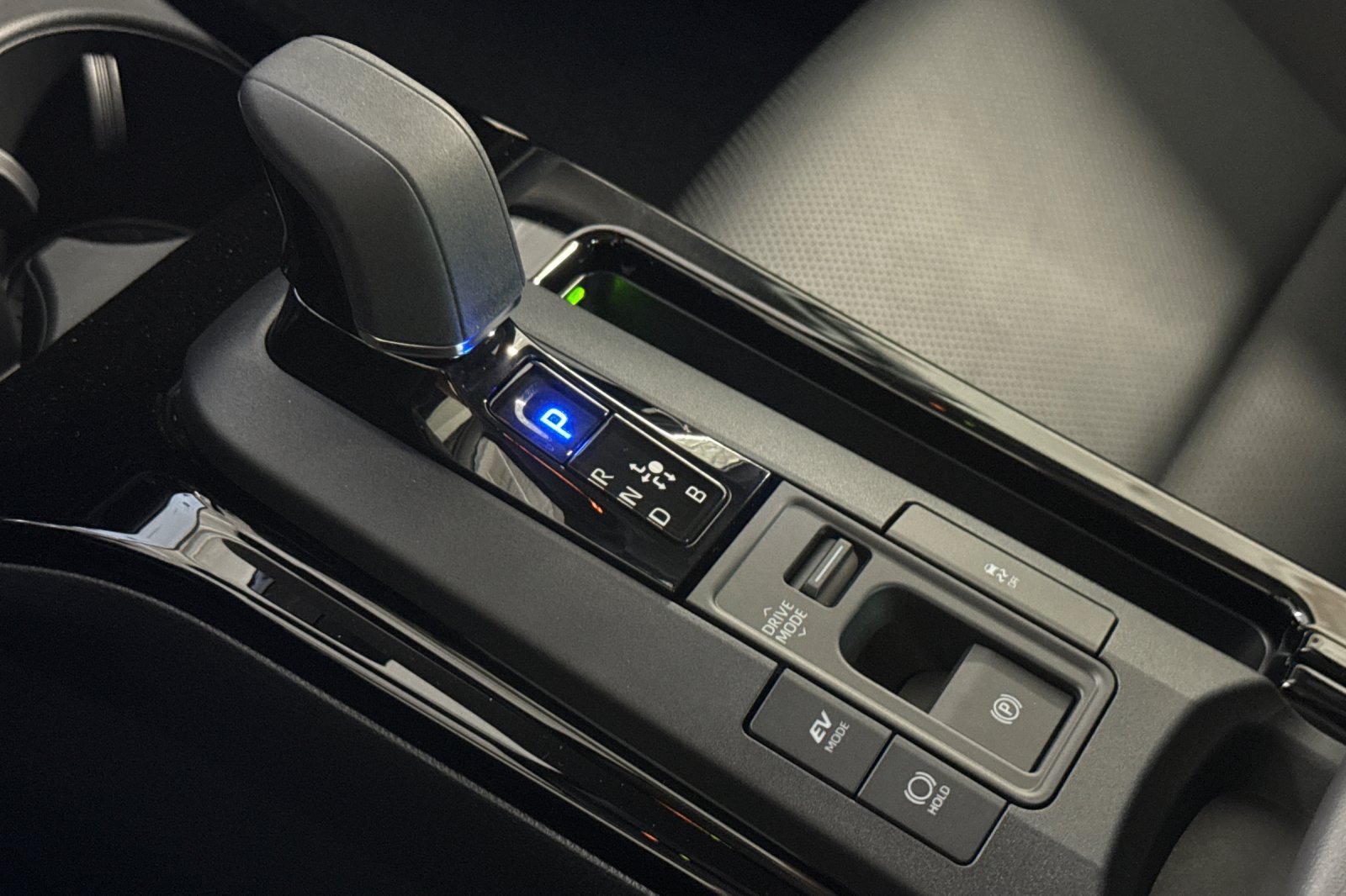 New 2027 Toyota Prius XLE FWD image 24