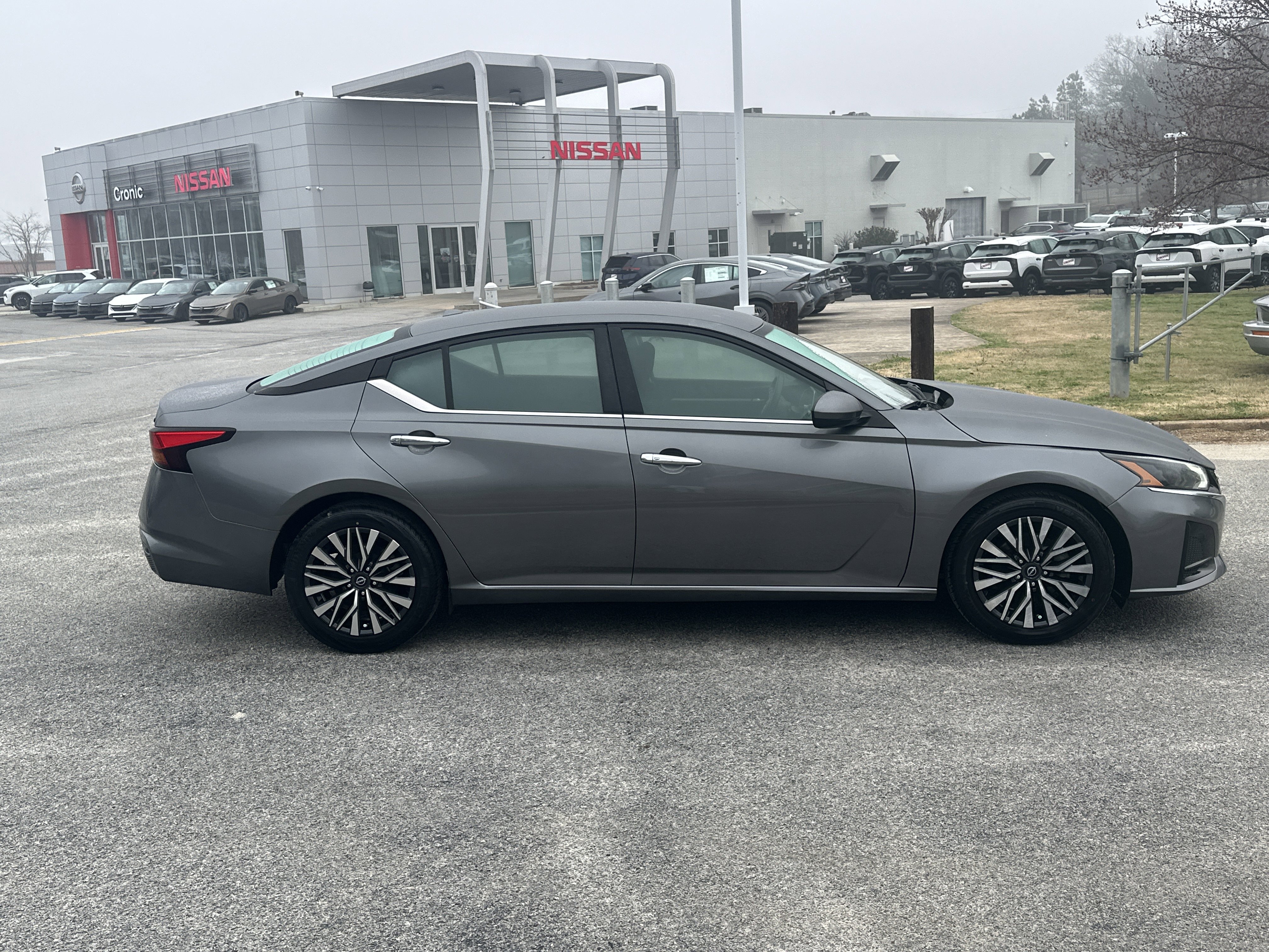 Used 2023 Nissan Altima 2.5 SV image 4