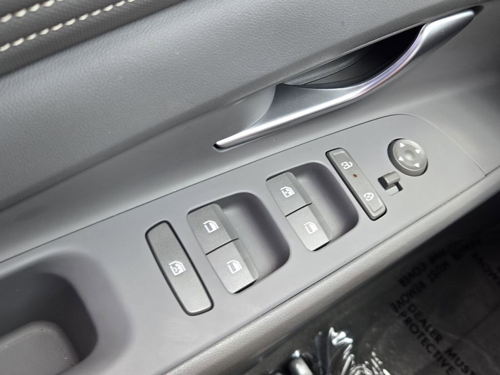 Certified 2025 Hyundai Elantra Sport image 26
