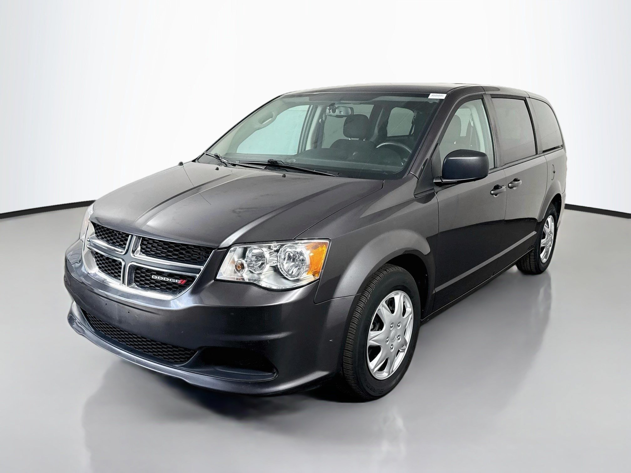 Used 2018 Dodge Grand Caravan SE w/ UConnect Hands-Free Group FWD image 4
