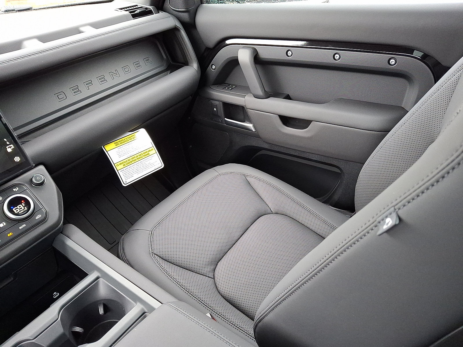 New 2026 Land Rover Defender 110 X-Dynamic SE image 14