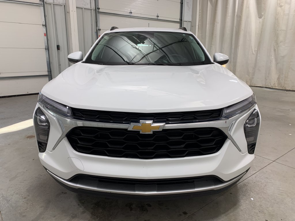 Used 2024 Chevrolet Trax LT w/ Driver Confidence Package FWD image 29