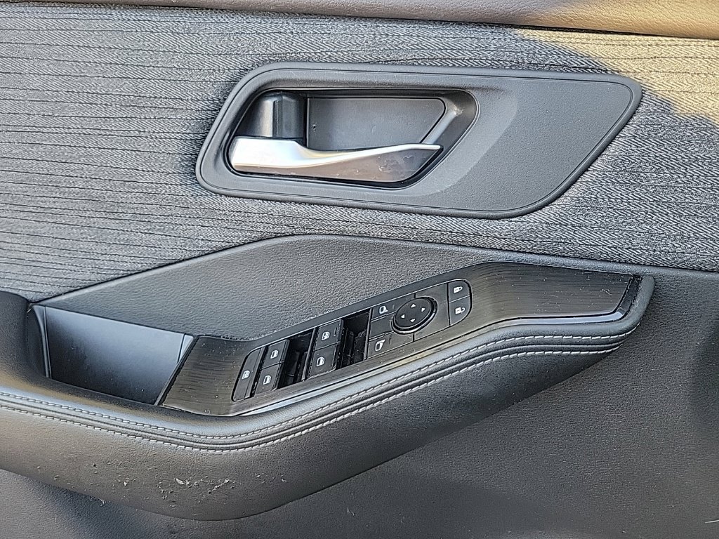 Used 2021 Nissan Rogue SV AWD/4WD image 11