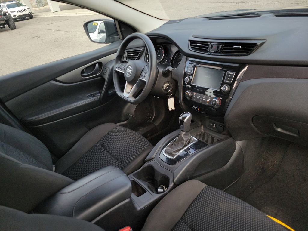 Used 2022 Nissan Rogue Sport S image 35