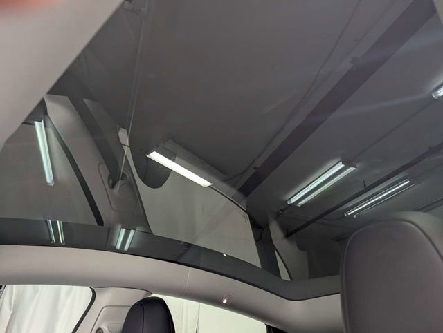 Used 2024 Tesla Model Y Performance image 14