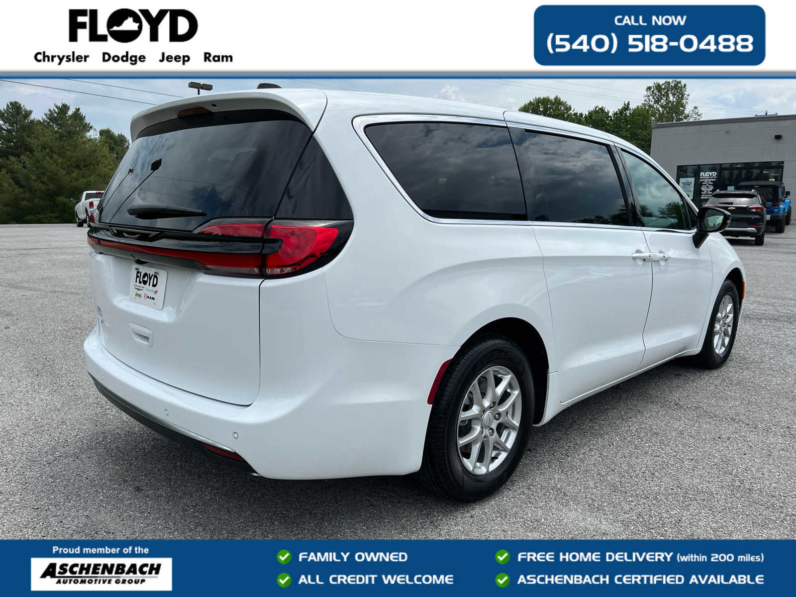 New 2027 Chrysler Pacifica Select FWD image 3