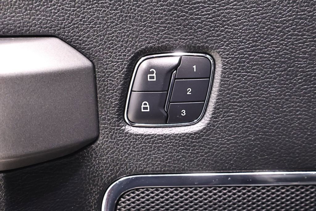 Used 2016 Ford F150 Platinum w/ Equipment Group 701A Luxury AWD/4WD image 12