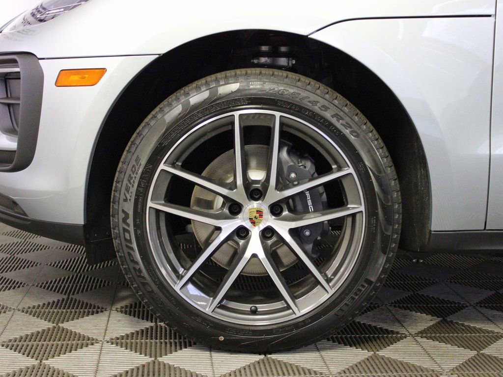 Certified 2025 Porsche Macan image 38