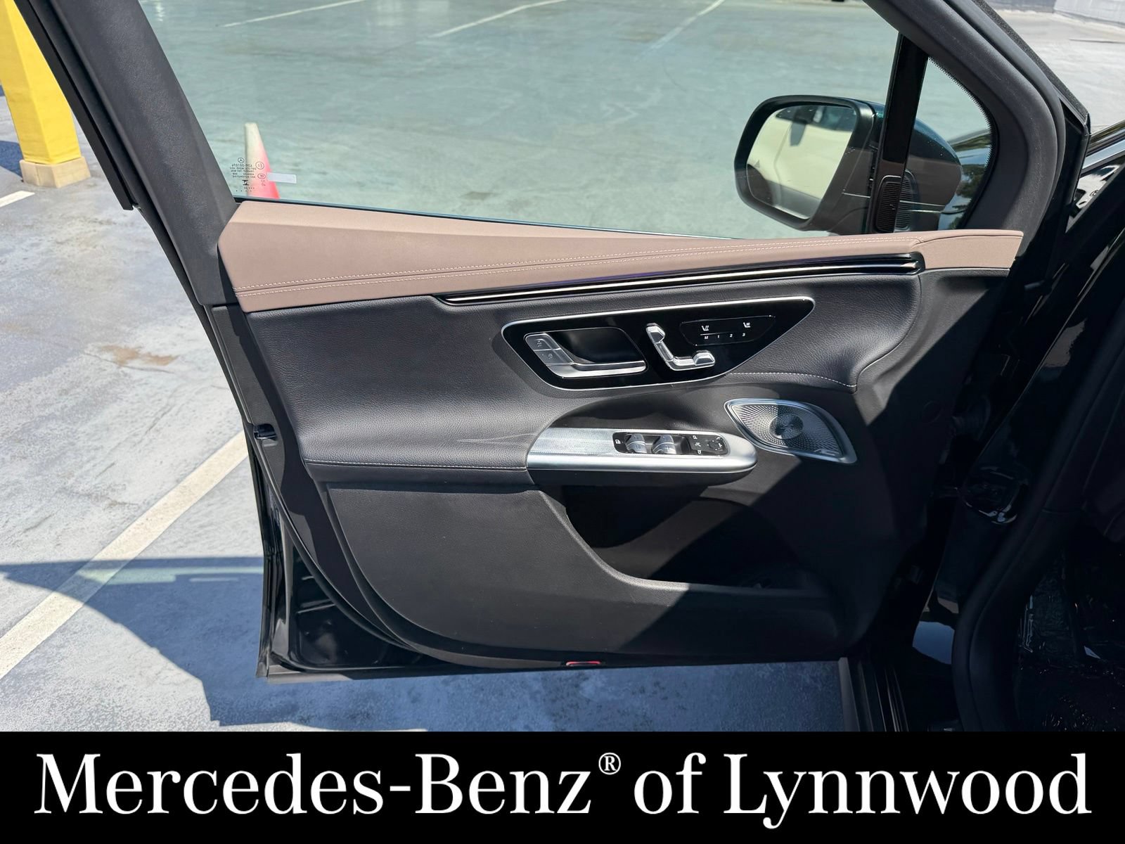 Used 2023 Mercedes-Benz EQE 500 4MATIC SUV image 10