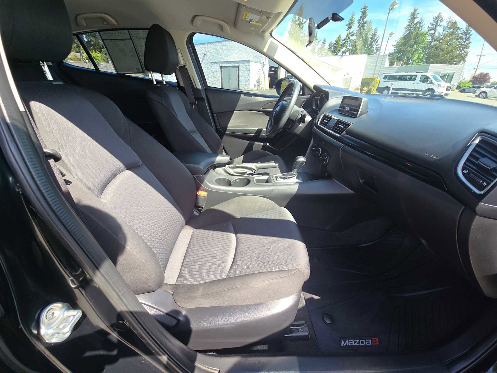 Used 2014 MAZDA MAZDA3 i SV FWD image 11