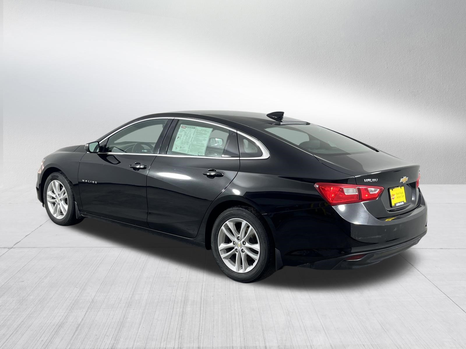 Used 2017 Chevrolet Malibu LT FWD image 5