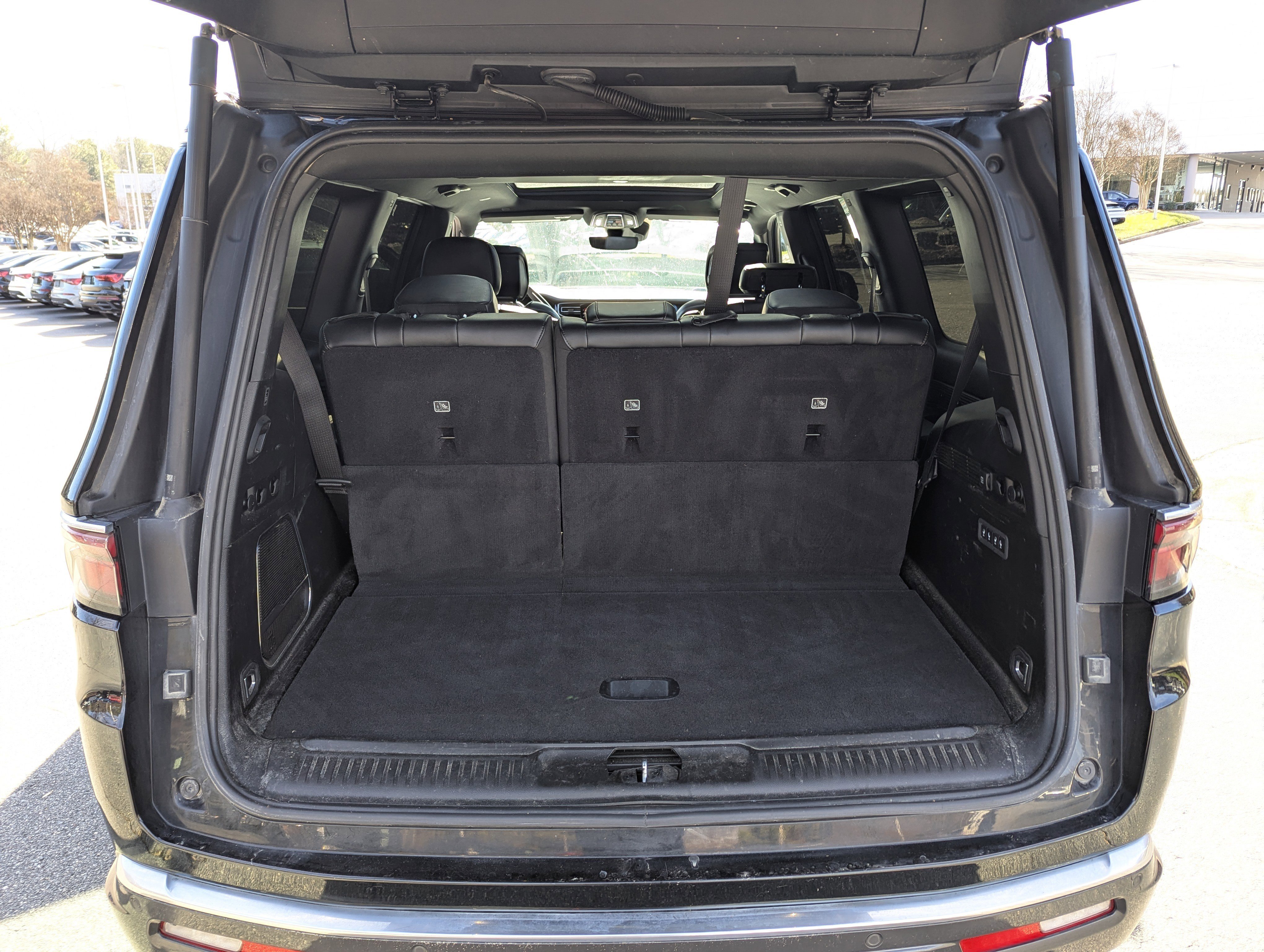 Used 2022 Jeep Wagoneer Series III w/ Premium Group I image 16