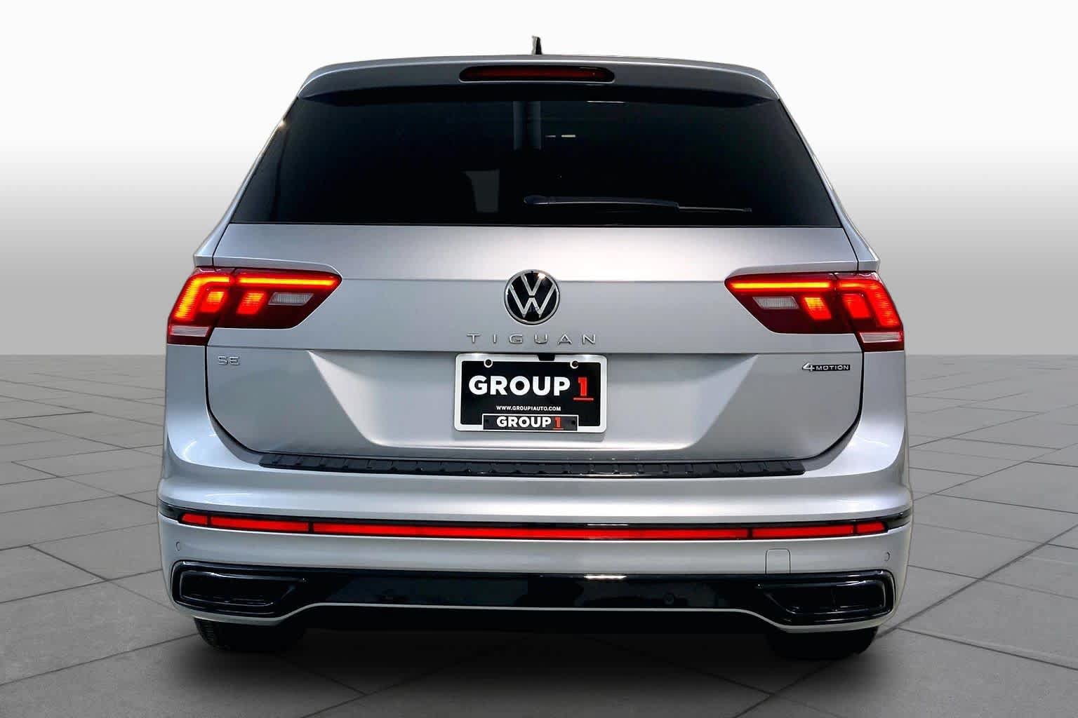 Used 2024 Volkswagen Tiguan SE R-Line AWD/4WD image 4