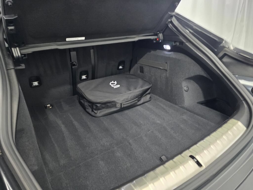 Certified 2025 Porsche Taycan 4S AWD/4WD image 23