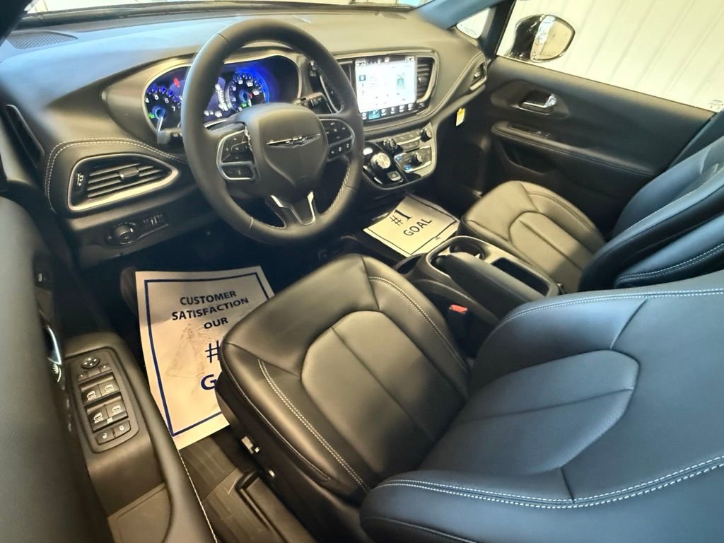 New 2026 Chrysler Pacifica Select image 18