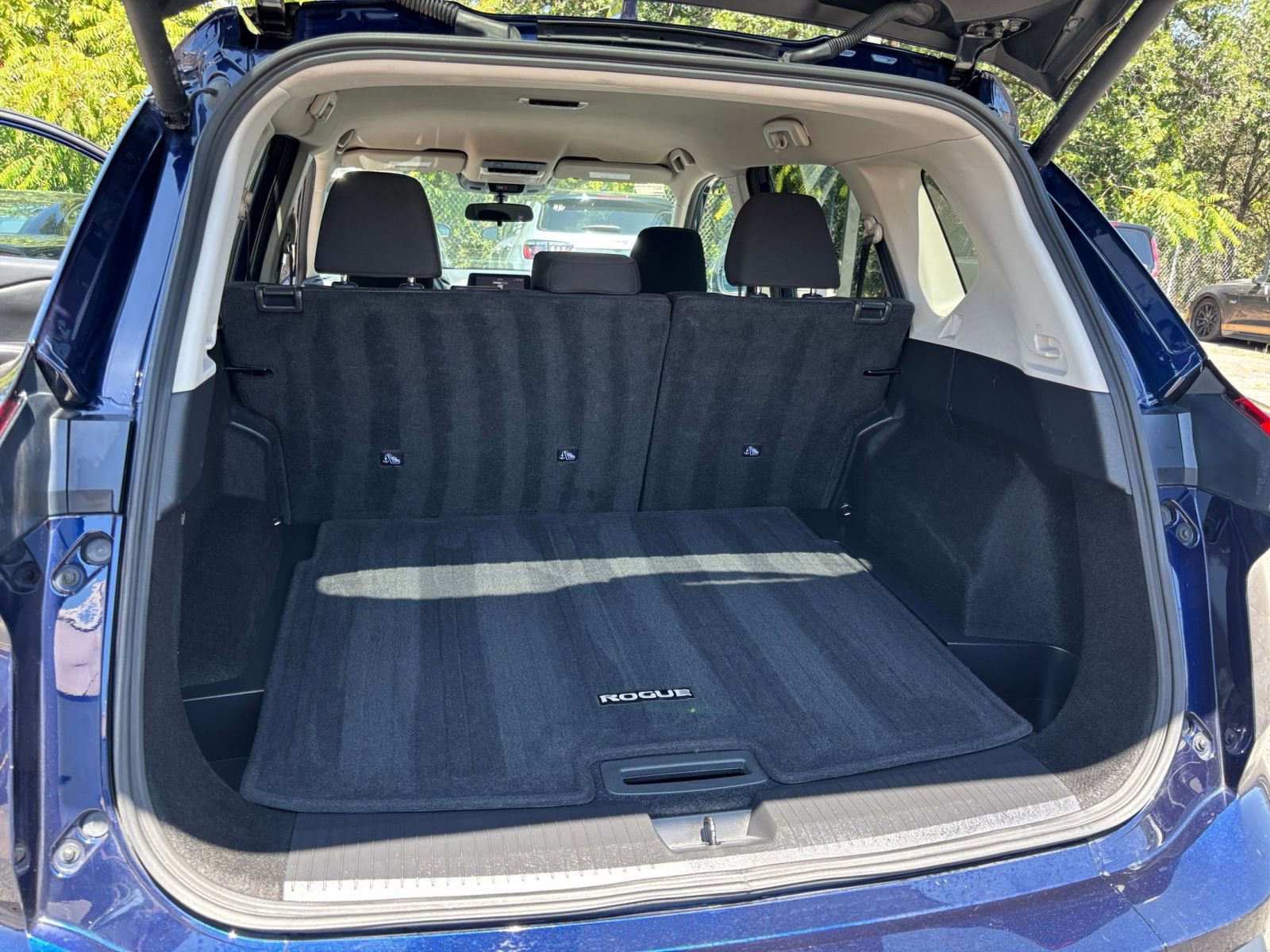 Used 2025 Nissan Rogue SV FWD image 33