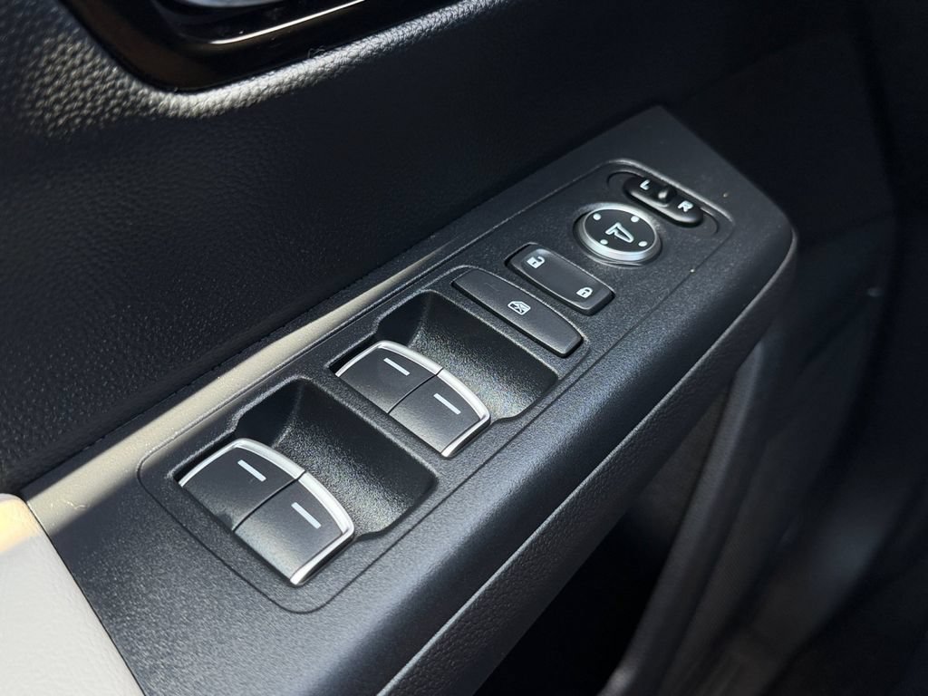 Used 2025 Honda CR-V EX-L image 22