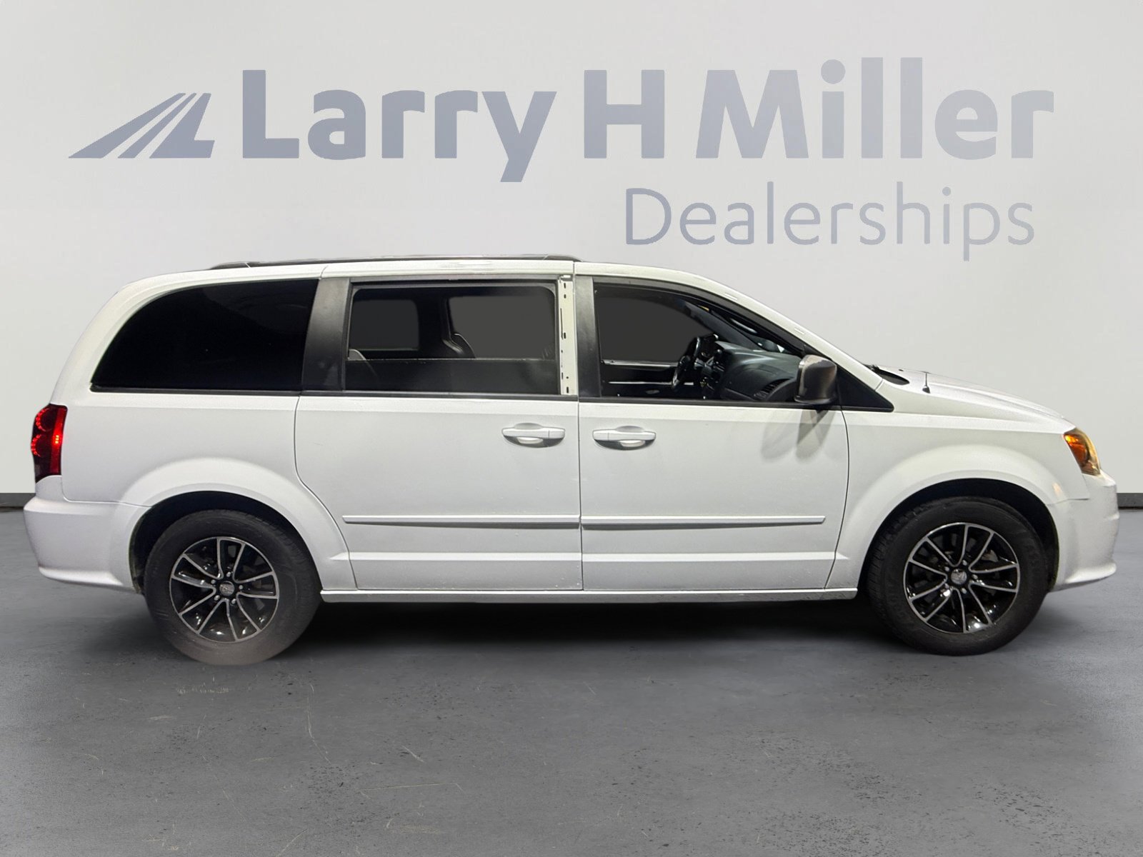 Used 2016 Dodge Grand Caravan R/T FWD image 6
